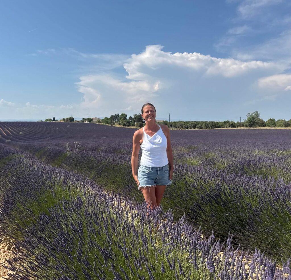 Andrea im Lavendelfeld